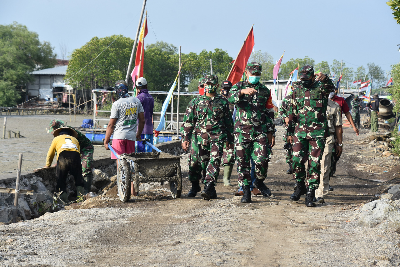Pastikan Serbuan Teritorial TNI Berjalan Lancar, Danrem 073/MKT Terjun Langsung Ke Sasaran 